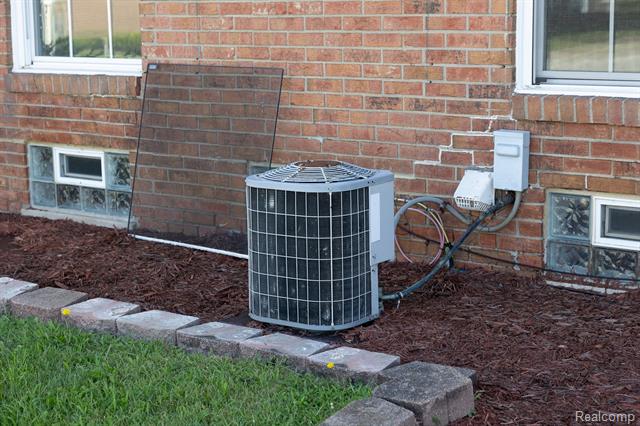 Builiding view two for 8841 Sunrise, Sterling Heights, MI. 48312