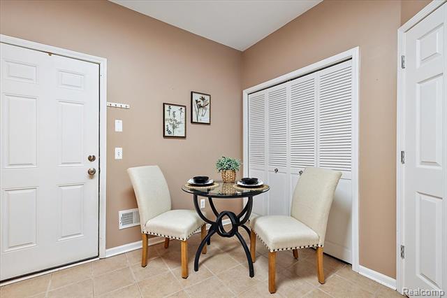 Builiding view eighteen for 26709 Ashton, Trenton, MI. 48183