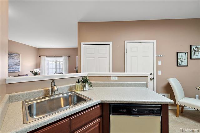 Builiding view fifteen for 26709 Ashton, Trenton, MI. 48183