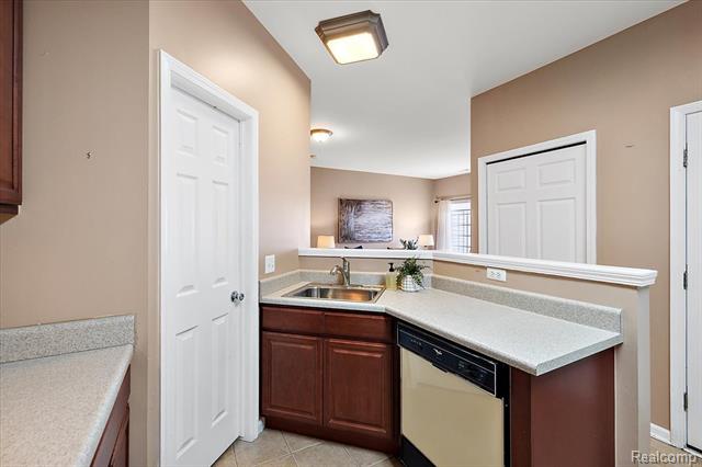 Builiding view fourteen for 26709 Ashton, Trenton, MI. 48183