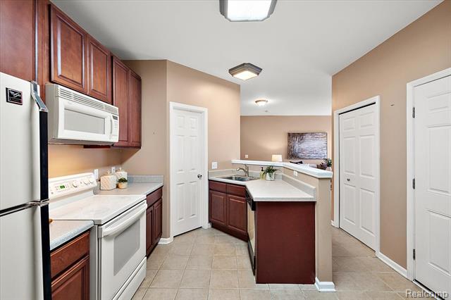 Builiding view thirteen for 26709 Ashton, Trenton, MI. 48183