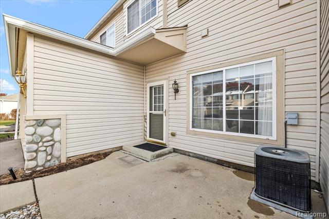 Builiding view thirty nine for 26709 Ashton, Trenton, MI. 48183