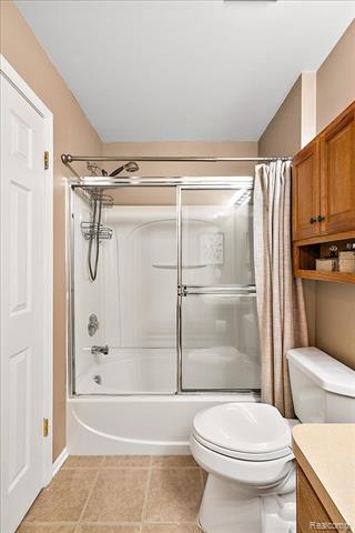 Builiding view thirty two for 26709 Ashton, Trenton, MI. 48183