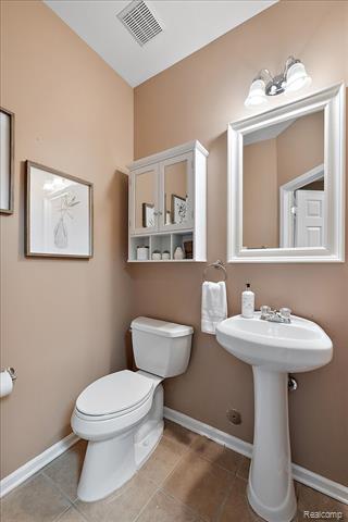 Builiding view twenty for 26709 Ashton, Trenton, MI. 48183