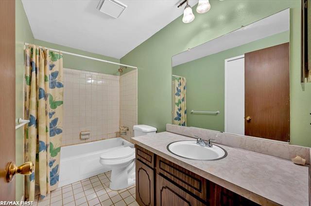 Builiding view fourteen for 51204 Cathryn, New Baltimore, MI. 48047