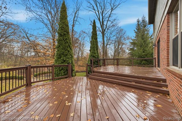 Builiding view eighty eight for 29202 Bradmoor, Farmington, MI. 48334