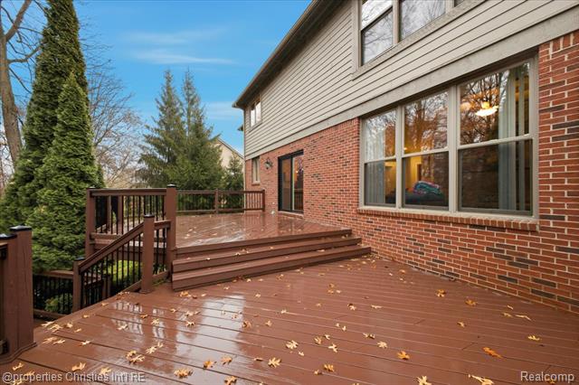 Builiding view eighty nine for 29202 Bradmoor, Farmington, MI. 48334