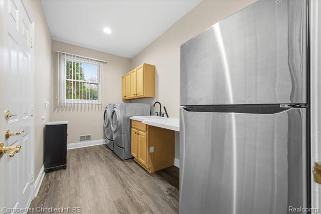 Builiding view eighty one for 29202 Bradmoor, Farmington, MI. 48334