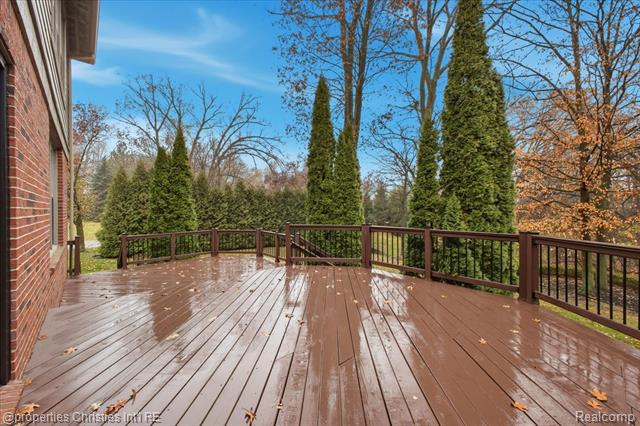 Builiding view eighty seven for 29202 Bradmoor, Farmington, MI. 48334