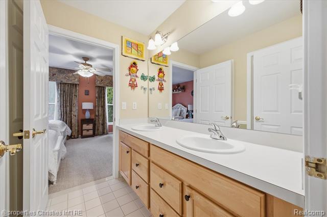 Builiding view fifty six for 29202 Bradmoor, Farmington, MI. 48334