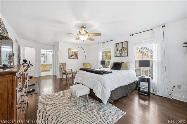 Builiding view fifty for 29202 Bradmoor, Farmington, MI. 48334