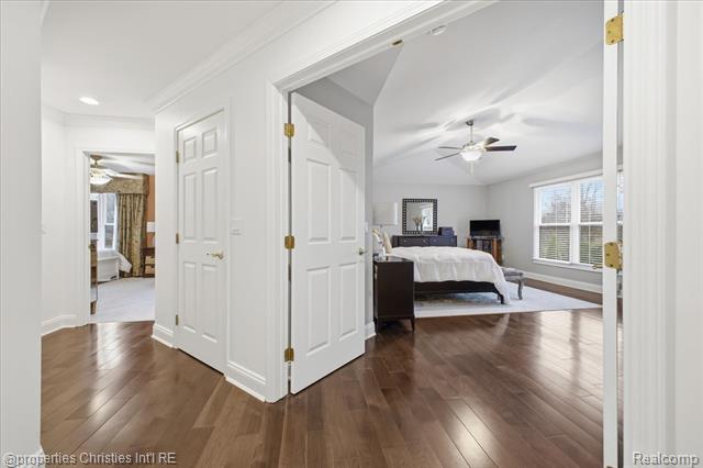 Builiding view forty eight for 29202 Bradmoor, Farmington, MI. 48334