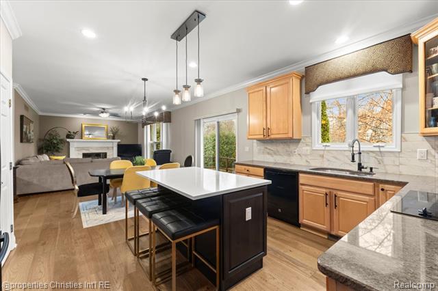 Builiding view forty four for 29202 Bradmoor, Farmington, MI. 48334