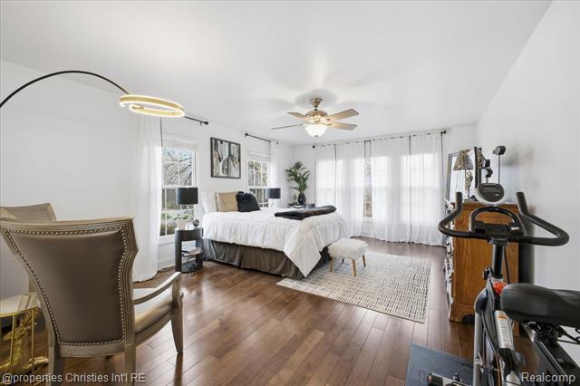 Builiding view forty nine for 29202 Bradmoor, Farmington, MI. 48334