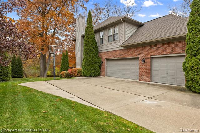 Builiding view fourteen for 29202 Bradmoor, Farmington, MI. 48334