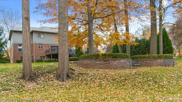 Builiding view nineteen for 29202 Bradmoor, Farmington, MI. 48334