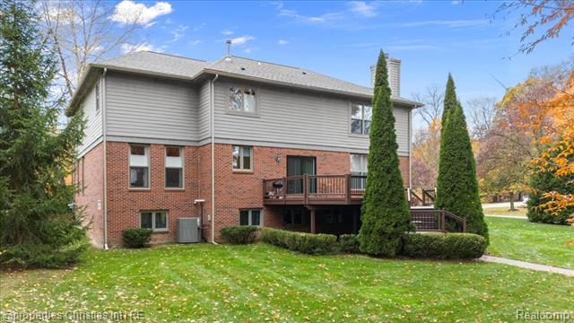 Builiding view seventeen for 29202 Bradmoor, Farmington, MI. 48334