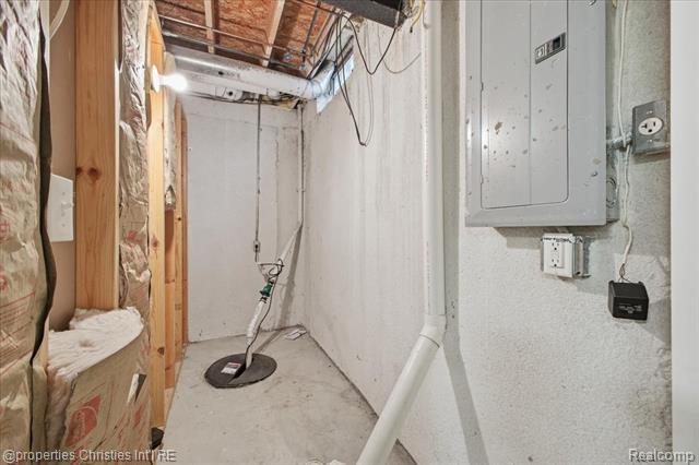 Builiding view seventy five for 29202 Bradmoor, Farmington, MI. 48334