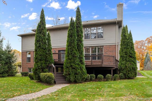 Builiding view sixteen for 29202 Bradmoor, Farmington, MI. 48334