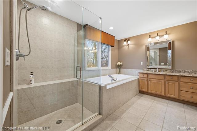 Builiding view sixty four for 29202 Bradmoor, Farmington, MI. 48334