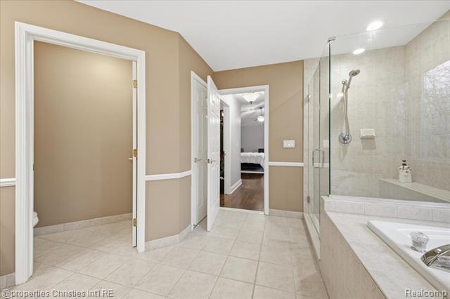 Builiding view sixty seven for 29202 Bradmoor, Farmington, MI. 48334