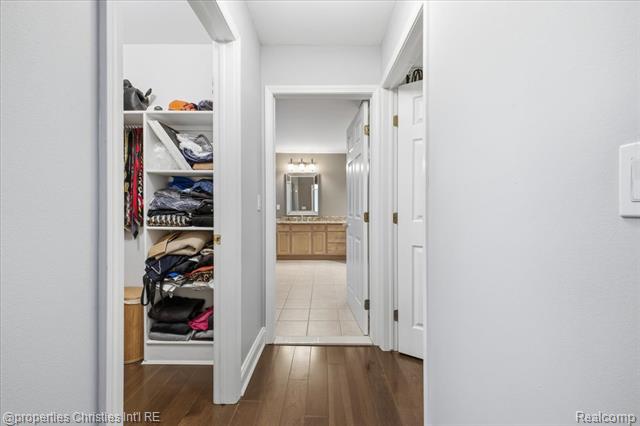 Builiding view sixty three for 29202 Bradmoor, Farmington, MI. 48334