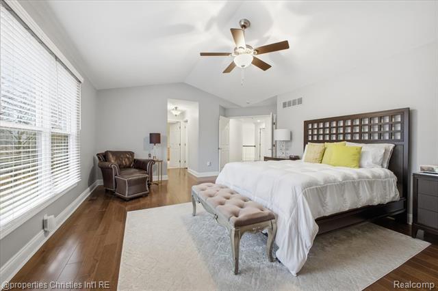 Builiding view sixty two for 29202 Bradmoor, Farmington, MI. 48334