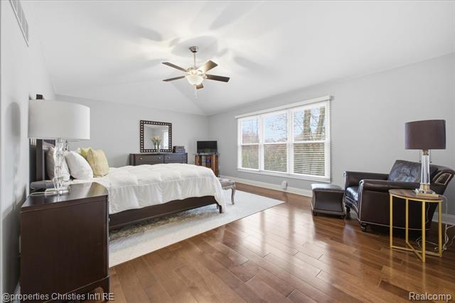 Builiding view sixty for 29202 Bradmoor, Farmington, MI. 48334