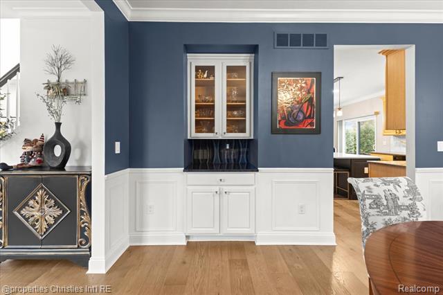 Builiding view thirty one for 29202 Bradmoor, Farmington, MI. 48334