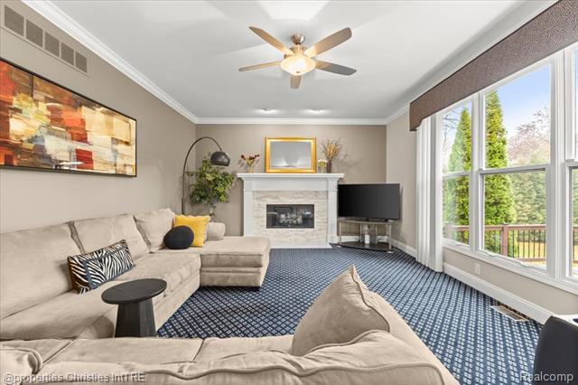 Builiding view thirty three for 29202 Bradmoor, Farmington, MI. 48334