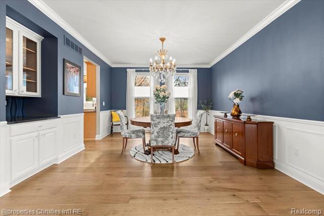 Builiding view thirty for 29202 Bradmoor, Farmington, MI. 48334