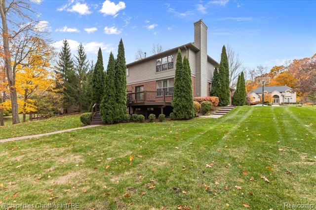 Builiding view twenty one for 29202 Bradmoor, Farmington, MI. 48334