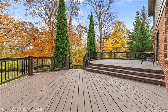 Builiding view twenty three for 29202 Bradmoor, Farmington, MI. 48334