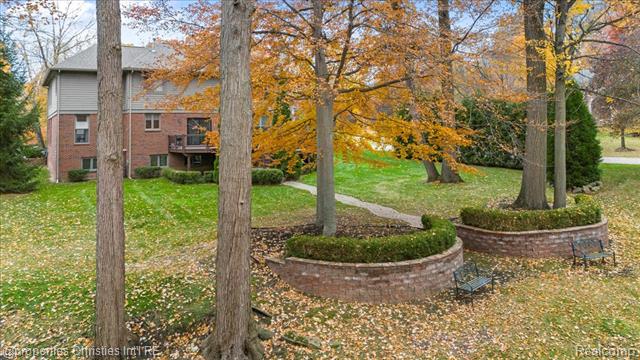 Builiding view twenty for 29202 Bradmoor, Farmington, MI. 48334