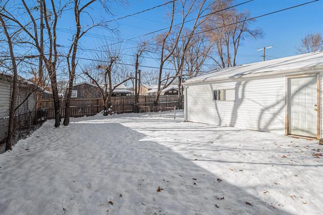 Builiding view fifteen for 1051 Redleaf, Ypsilanti, MI. 48198