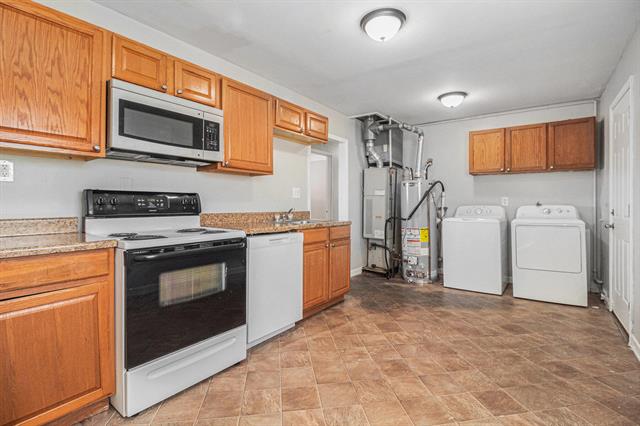 Builiding view three for 1051 Redleaf, Ypsilanti, MI. 48198