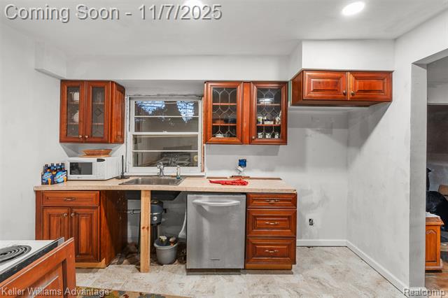 Builiding view five for 1427 Marywood, Royal Oak, MI. 48067