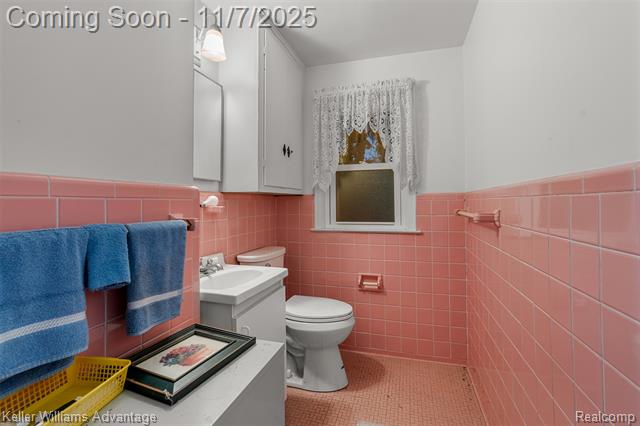 Builiding view fourteen for 1427 Marywood, Royal Oak, MI. 48067