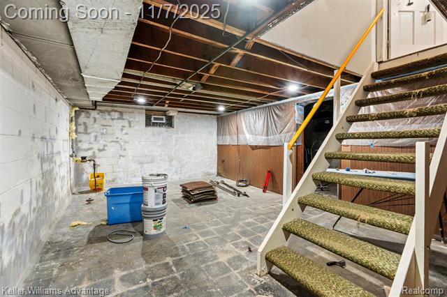 Builiding view seventeen for 1427 Marywood, Royal Oak, MI. 48067