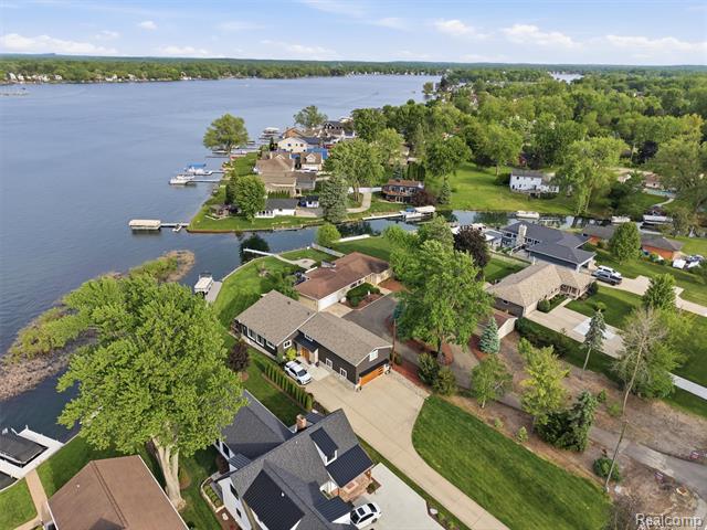 Builiding view forty seven for 12099 Torrey, Fenton, MI. 48430