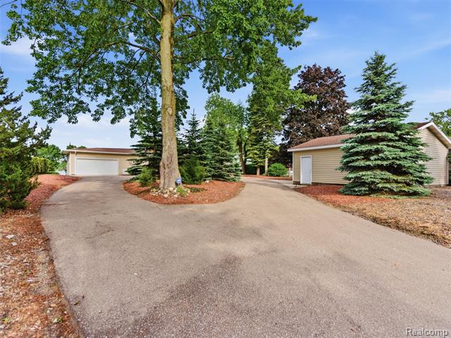 Builiding view forty two for 12099 Torrey, Fenton, MI. 48430
