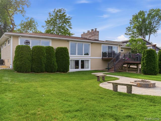 Builiding view thirty eight for 12099 Torrey, Fenton, MI. 48430