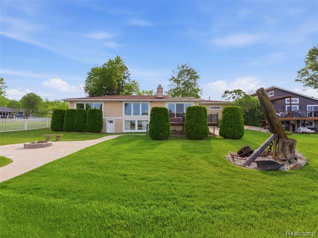 Builiding view thirty five for 12099 Torrey, Fenton, MI. 48430