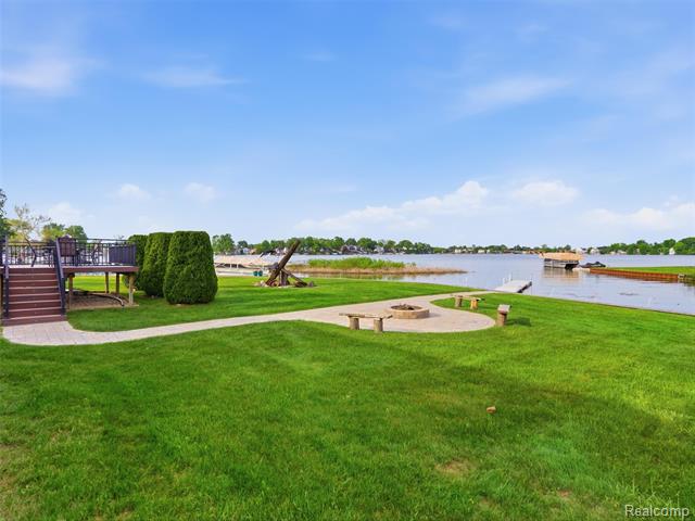 Builiding view thirty nine for 12099 Torrey, Fenton, MI. 48430