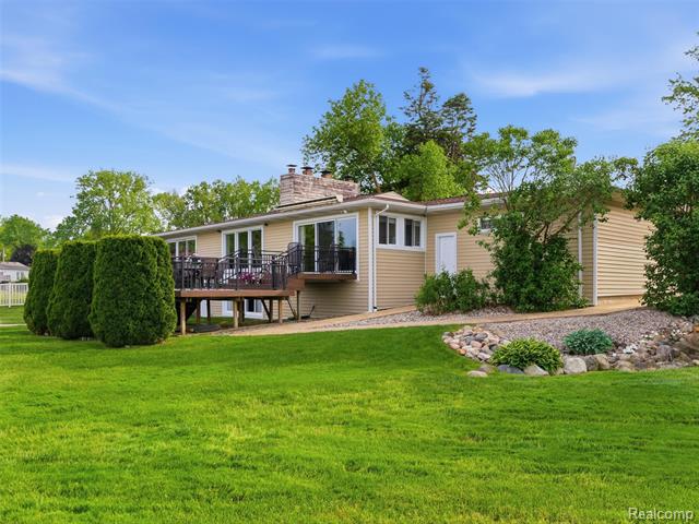 Builiding view thirty seven for 12099 Torrey, Fenton, MI. 48430