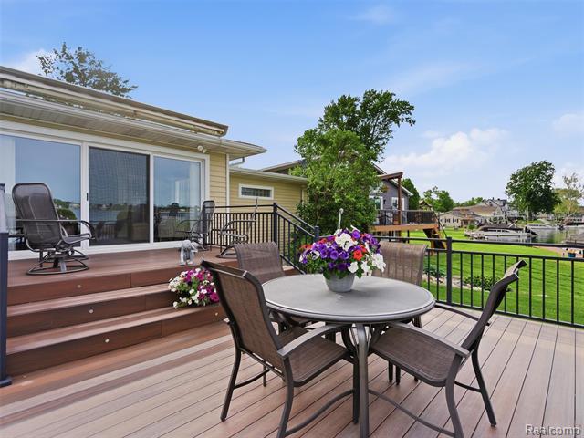Builiding view thirty three for 12099 Torrey, Fenton, MI. 48430