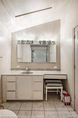 Builiding view nineteen for 12237 Dalhart, Fenton, MI. 48430