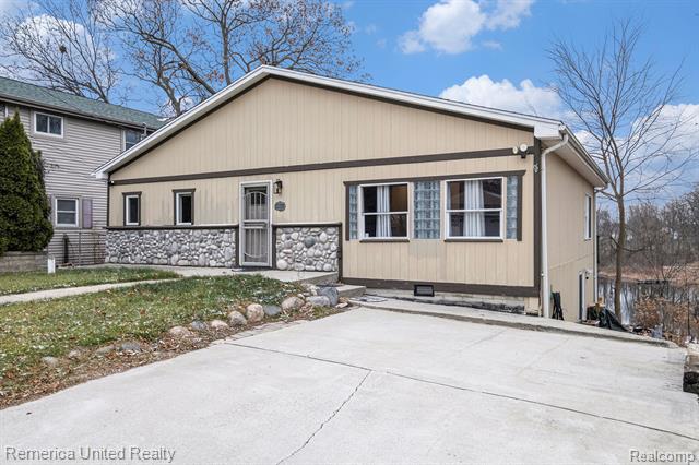 Builiding view three for 12237 Dalhart, Fenton, MI. 48430