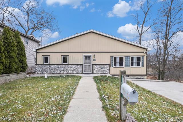 Builiding view two for 12237 Dalhart, Fenton, MI. 48430