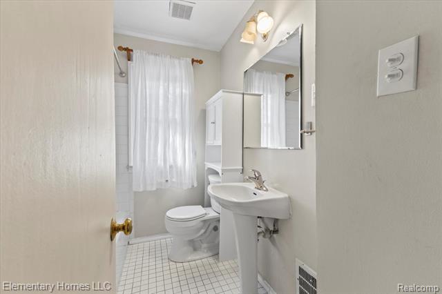 Builiding view fourteen for 1017 Woodsboro, Royal Oak, MI. 48067